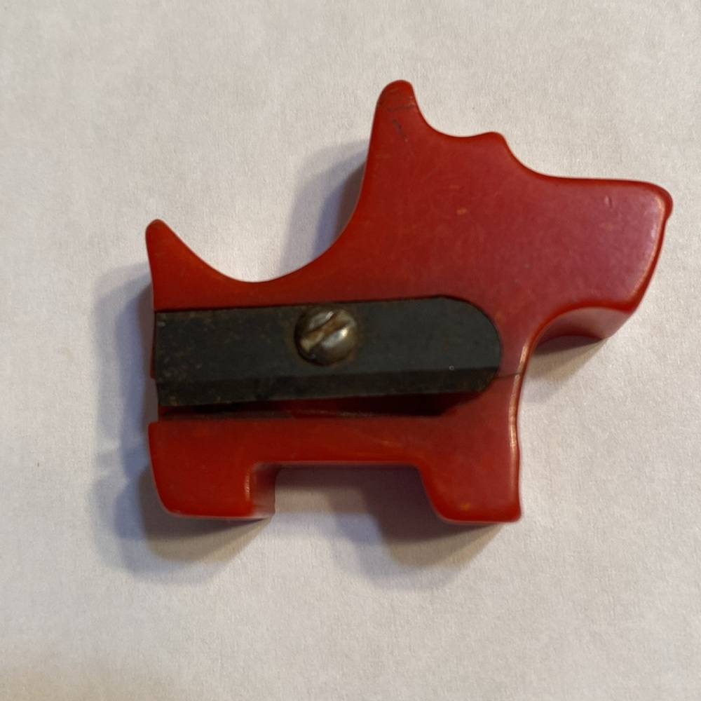 Vintage Bakelite Red Scottie Dog Pencil Sharpener - Picture 2 of 12